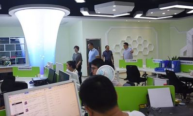湖北省中小企業(yè)服務(wù)中心副主任王建華一行蒞臨宜昌云計(jì)算孵化器考察，聚焦宜昌軟件開(kāi)發(fā)產(chǎn)業(yè)發(fā)展